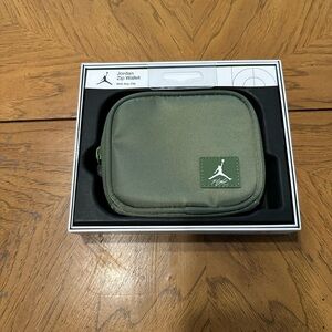 Nike Michael Jordan Men’s Flight Zip Wallet